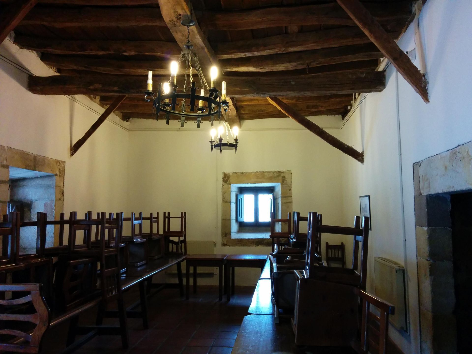 PLIEGOS DE ADJUDICACIÓN DEL COMEDOR ALBERGUE-CASA DEL MAYORAZGO