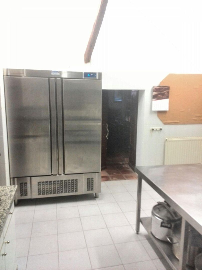 PLIEGOS DE ADJUDICACIÓN DEL COMEDOR ALBERGUE-CASA DEL MAYORAZGO